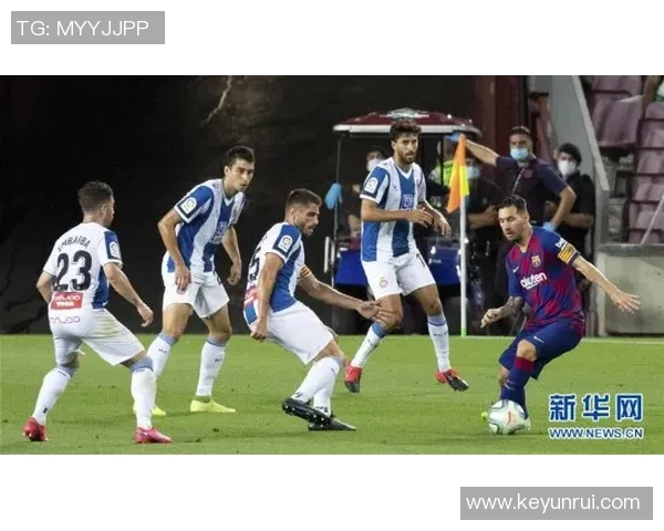 托马斯回旋足球的魅力与技巧探秘，带你领略足球运动的新风潮